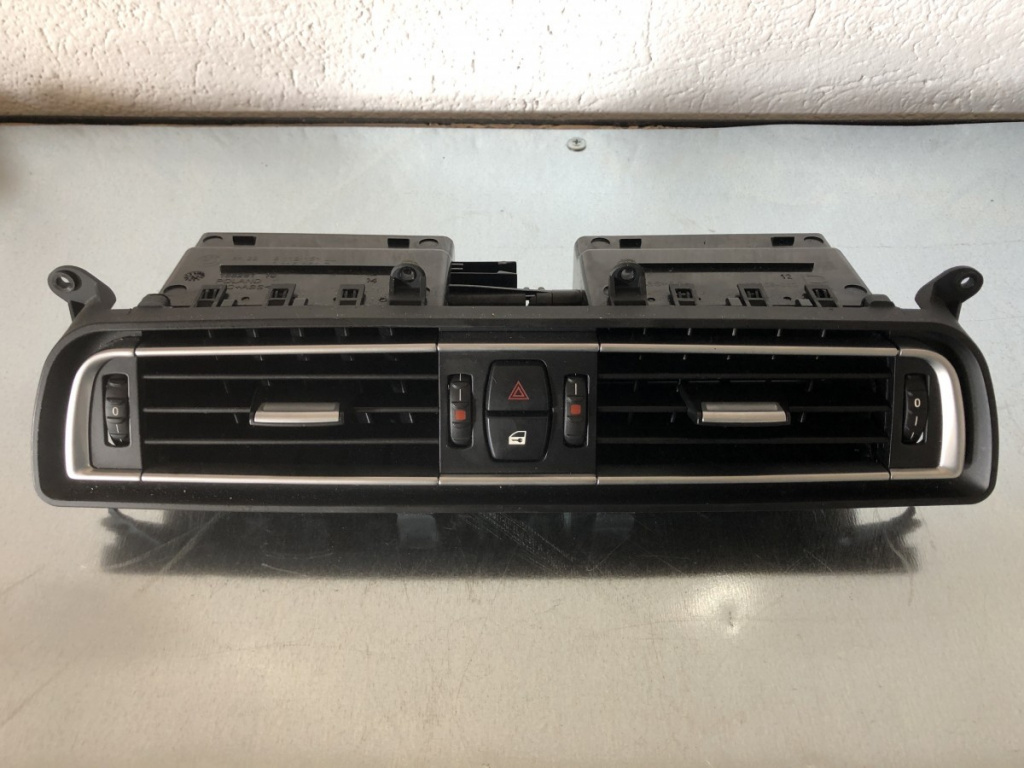 Grila aer bord BMW F01 730d Steptronic, 245cp sedan 2011 (9112151)
