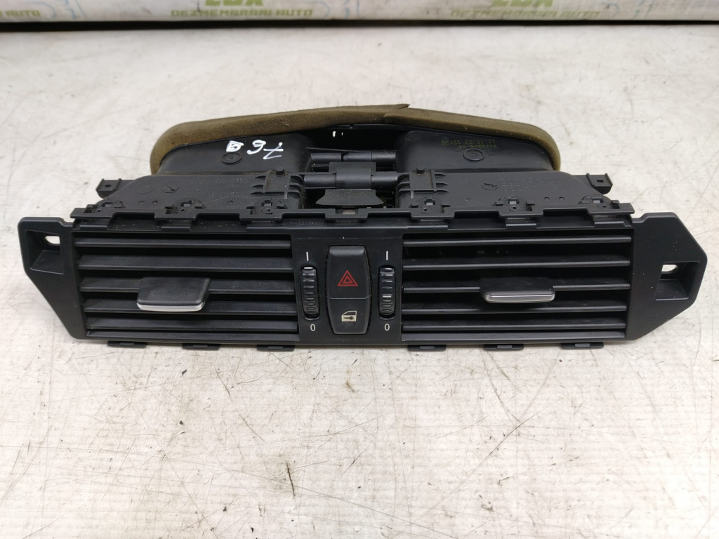 Grila aer bord centrala 6910734 BMW Seria 5 E60/E61 [2003 - 2007]