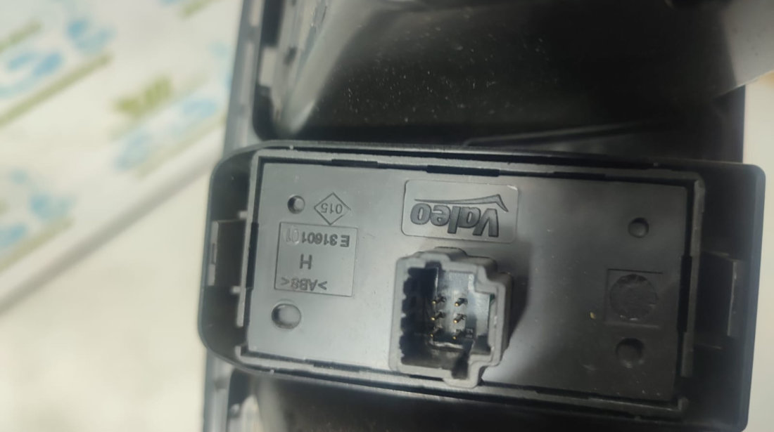 Grila aer bord centrala cu buton avarii Renault Megane 3 [2008 - 2014]