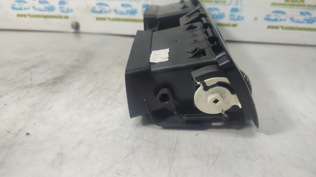 Grila aer bord centrala cu buton avarii Renault Megane 3 [2008 - 2014]