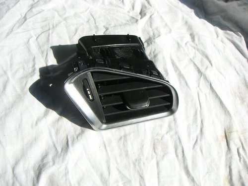 Grila aer bord Citroen C4 cod 9671332277