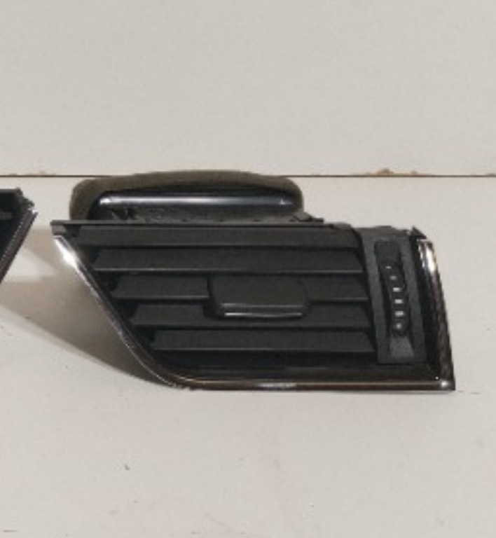 Grila aer bord dreapta Skoda Octavia 3