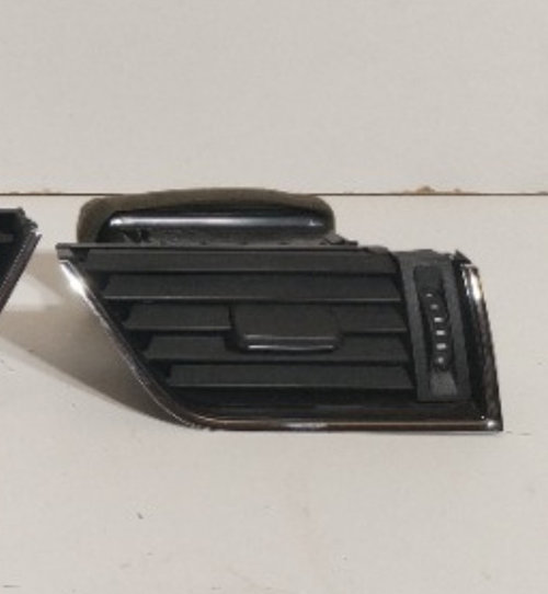 Grila aer bord dreapta Skoda Octavia 3