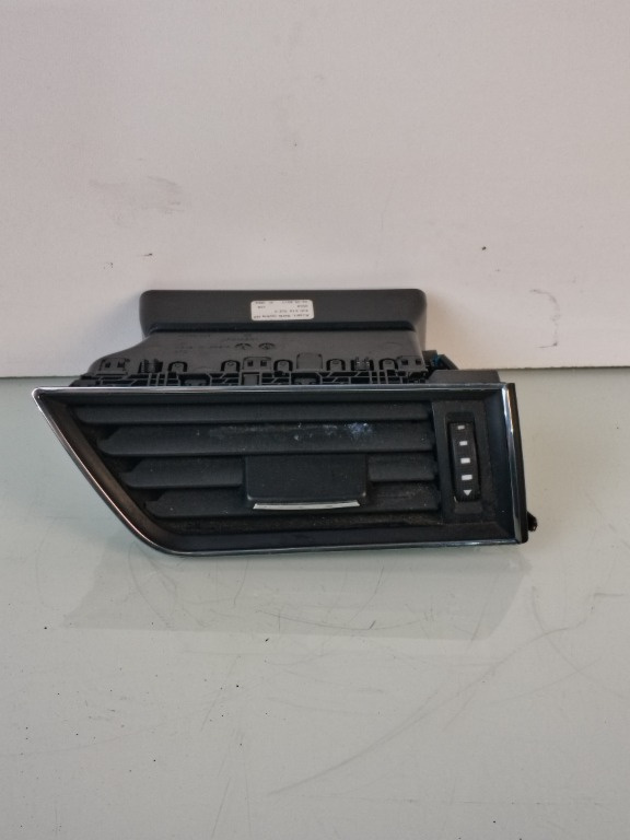 Grila aer bord dreapta Skoda Superb 3 3V0819702C