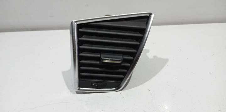 Grila aer bord stanga 8R2820901B Audi Q5 8R [2008 - 2012]