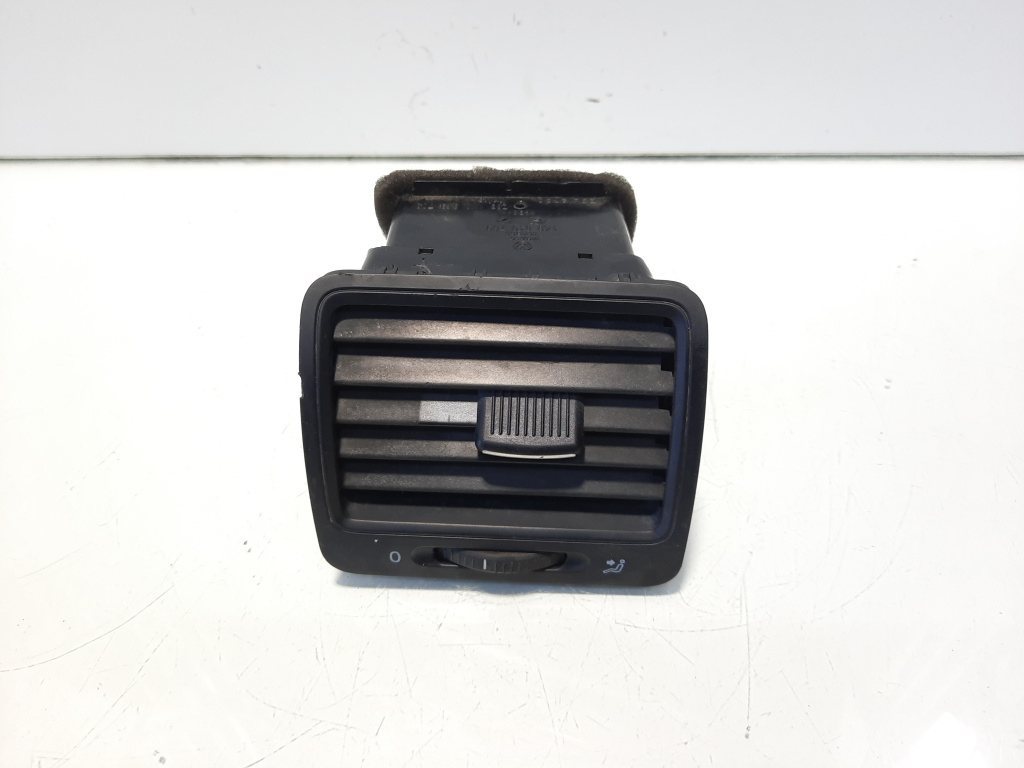 Grila aer bord stanga, cod 1K0819709, Vw Golf 5 Variant (1K5) (id:546177)
