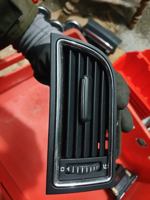 Grila Aer Bord Stanga, Skoda Superb 2 cod 3T0819701