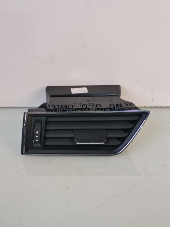Grila aer bord stanga Skoda Superb 3 3V0819701C
