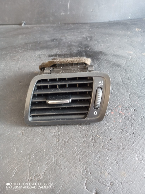 Grila aer bord stanga, Volkswagen PASSAT B6 , 2005-2011 COD- 3C1819701E