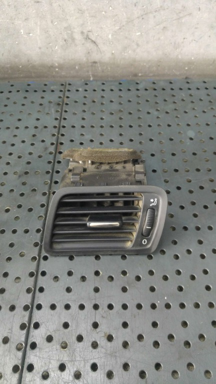 Grila aer bord stanga vw passat b6 3c 05703001 3c1819701e