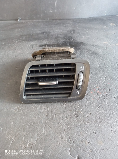 Grila aer bord stanga , Vw Passat B6 COD- 3C1819701E