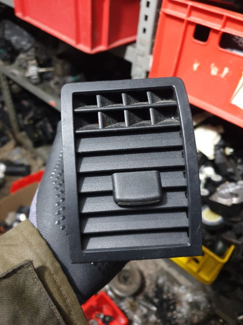 Grila aer bord stanga Vw Touareg, 7L6819704E