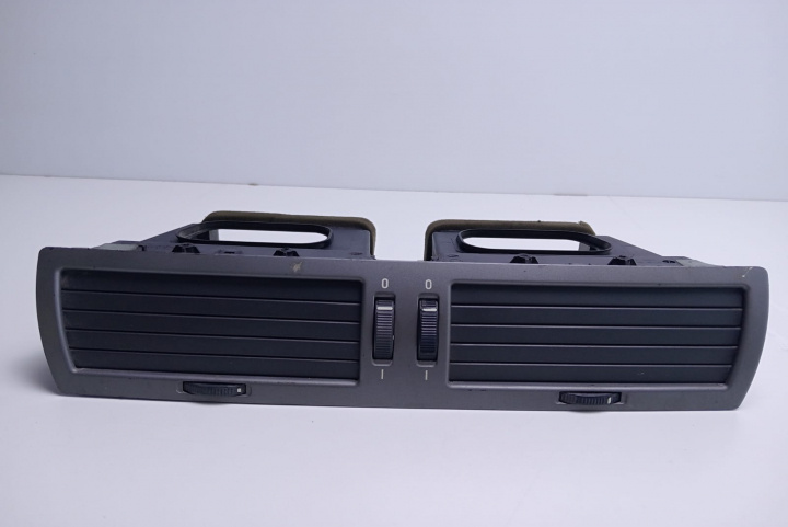 Grila aerisire bord 82235990 BMW Seria 7 E65/E66 [2001 - 2005]