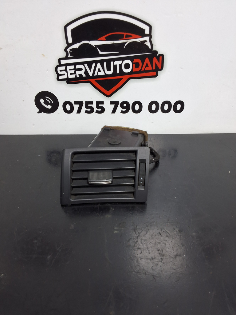 Grila aerisire bord Audi A4 (2001-2004) [8E2, B6] 1.9 Motorina 2004, STANGA / 8E0820901F