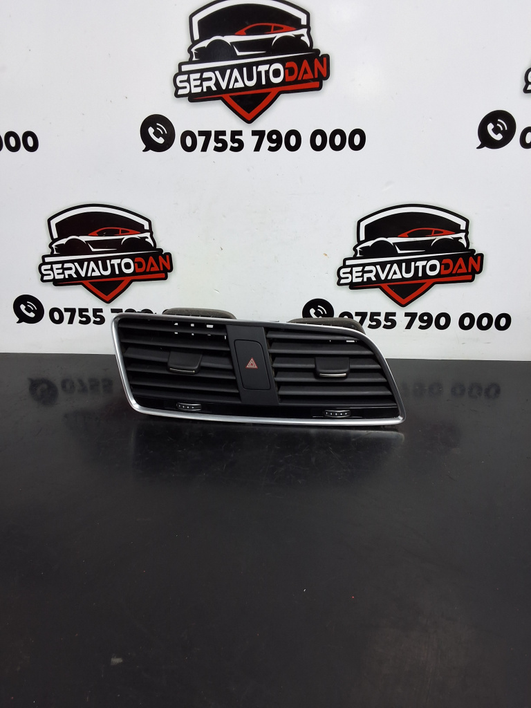 Grila aerisire bord Audi Q3 (2011-2017) [8U] 2.0 Motorina 2015, 8U1820951D