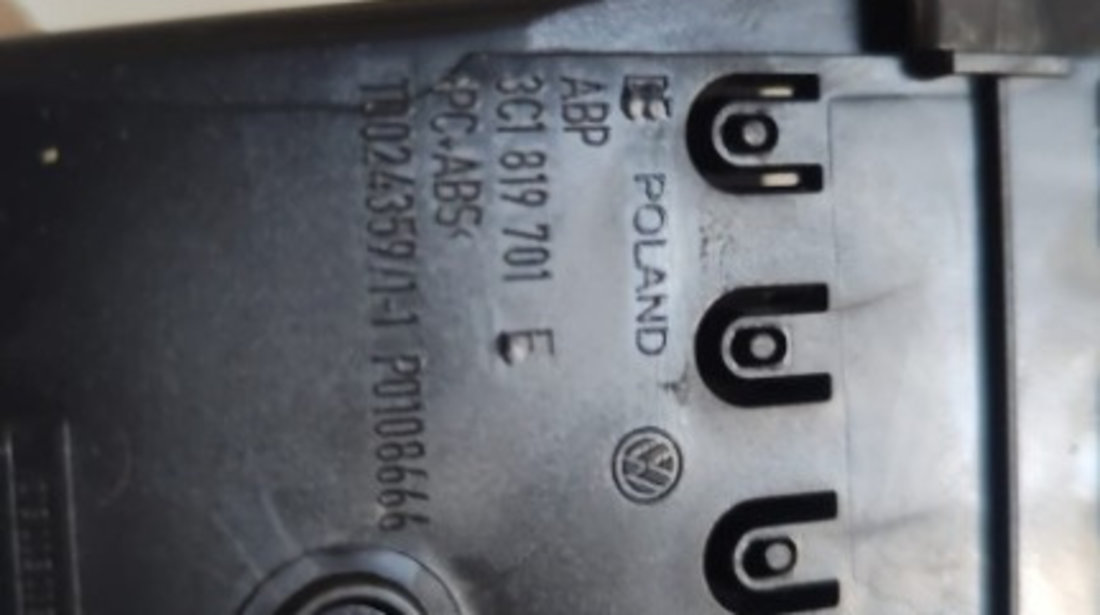 Grila aerisire bord Vw Passat B6 2.0 TDI cod motor CBB ,transmisie automata, an 2010 cod 3C1819701E / 3C18197