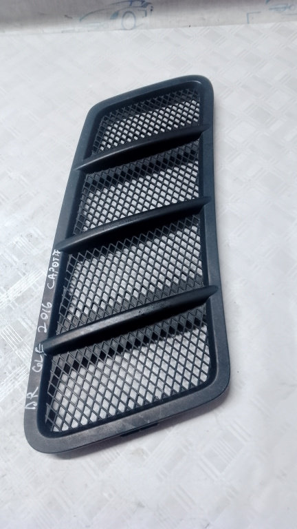 Grila aerisire capota dreapta Mercedes GLE - Motorina 2016, A1668800205