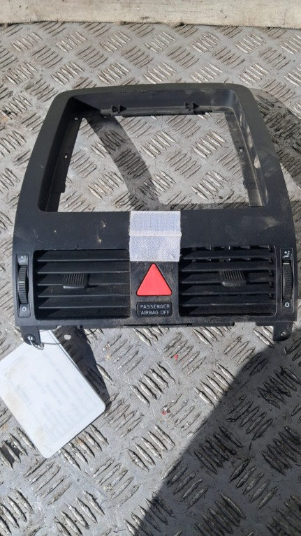 Grila aerisire centrala 2.0 TDI VW Touran an 2004 cod 1T1819728B