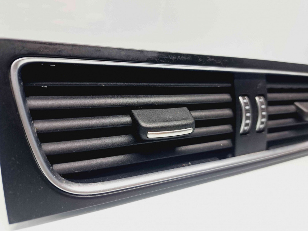Grila aerisire centrala Audi A4 (8K2, B8) [Fabr 2008-2015] 8T2820951D