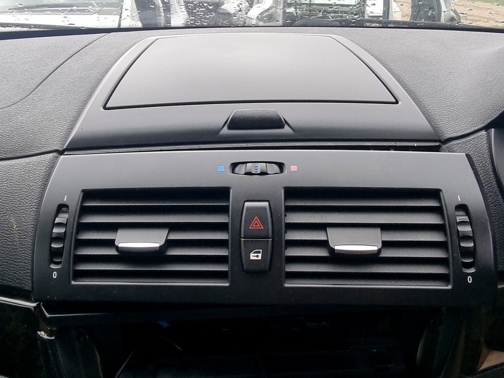 Grila aerisire centrala Bmw X3 (E83) [Fabr 2003-2009] 2.0 N47D 130 KW / 177 CP