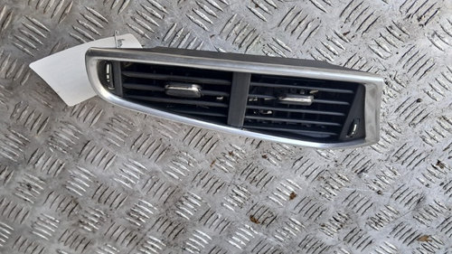 Grila aerisire centrala Citroen C4 B7 1.6 HDI cod motor 9HR / DV6C an 2012 cod 9676609977