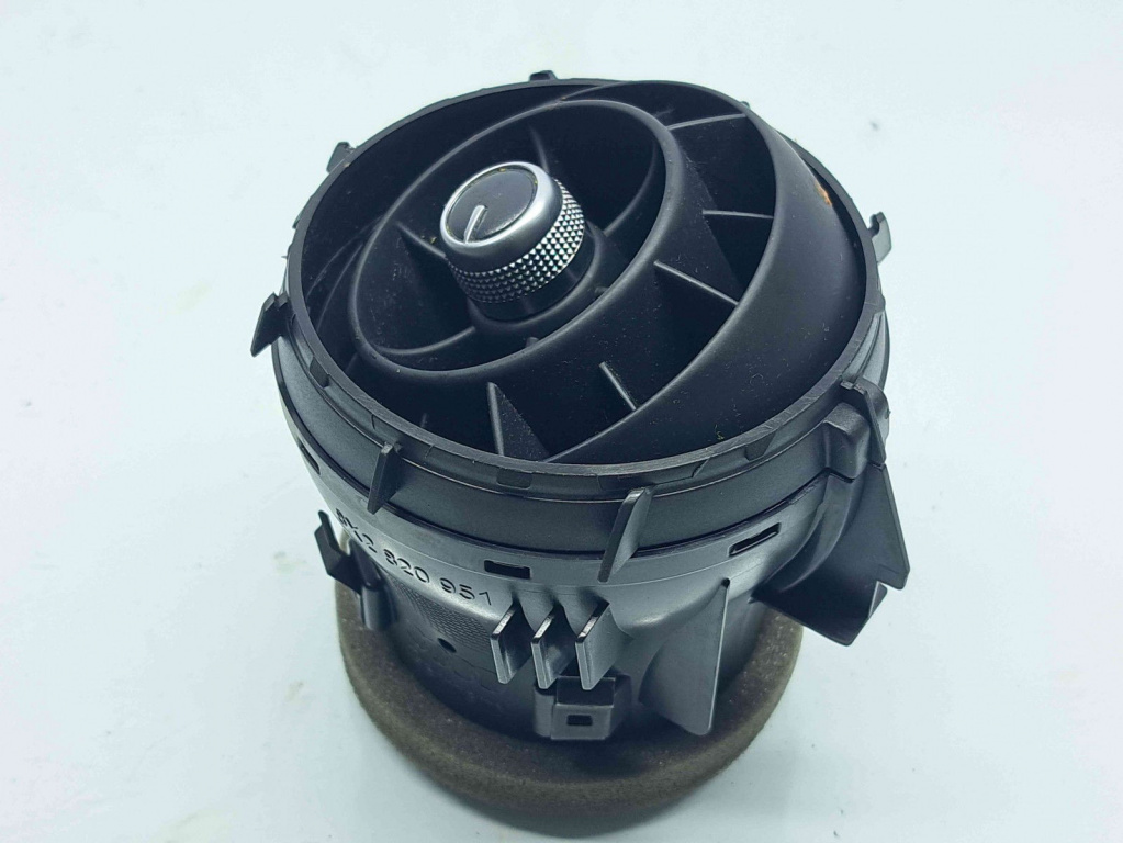 Grila aerisire centrala dreapta Audi A1 (8X1) [Fabr 2010-2018] 8X2820951