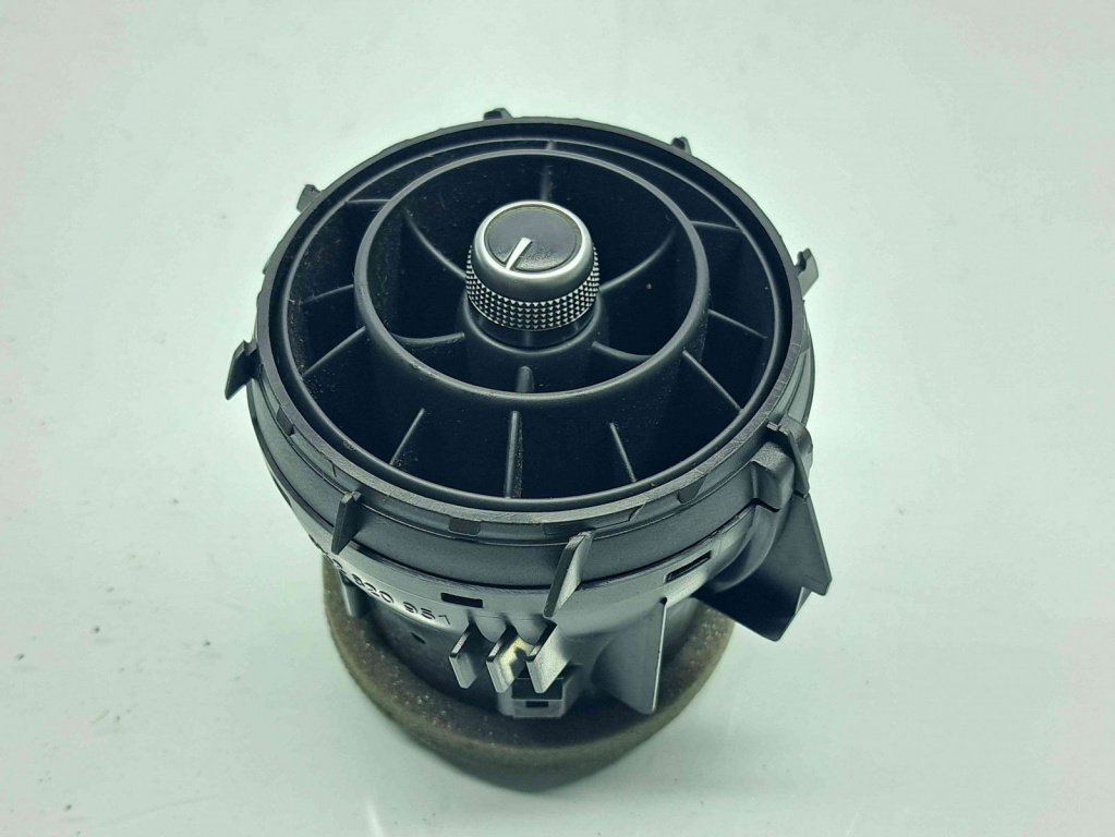 Grila aerisire centrala dreapta Audi A1 (8X1) [Fabr 2010-2018] 8X2820951