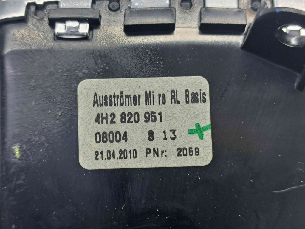 Grila aerisire centrala dreapta Audi A8 (4H) [Fabr 2010-2017] 4H2820951