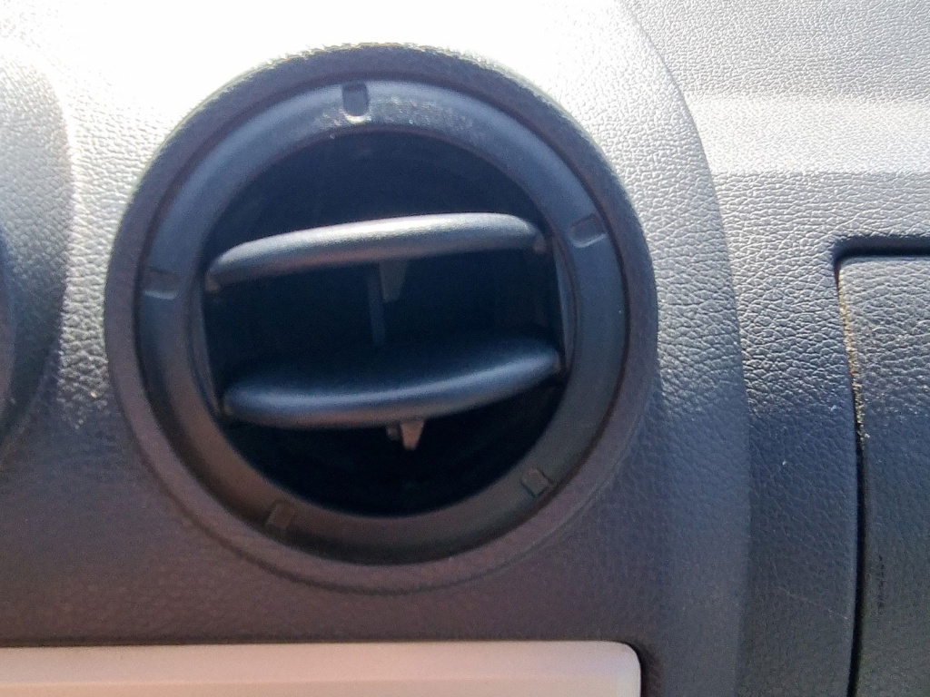 Grila aerisire centrala dreapta Dacia Logan (LS) [Fabr 2004-2012] 48KW / 65CP