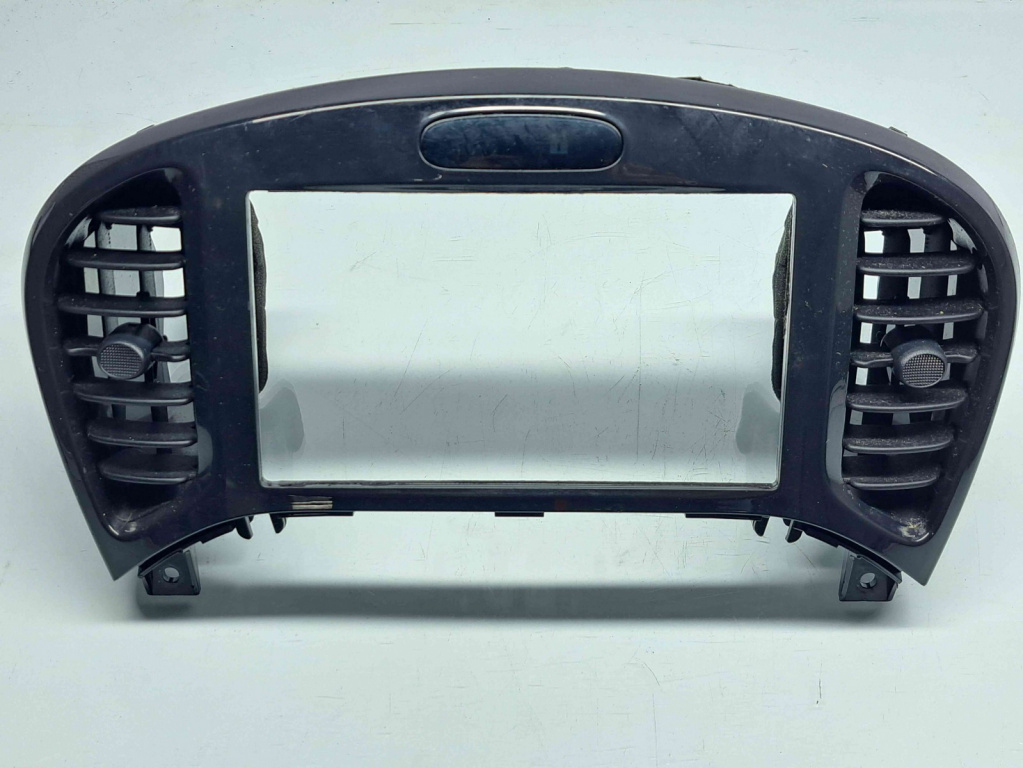 Grila aerisire centrala Nissan Juke [Fabr 2010-2014] Hatchback 682601KE0A