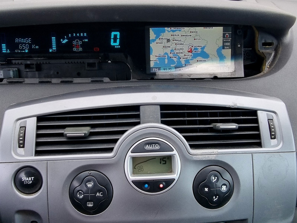 Grila aerisire centrala Renault Scenic 2 [Fabr 2003-2008] 1.5 DCI K9K734 76KW / 103CP