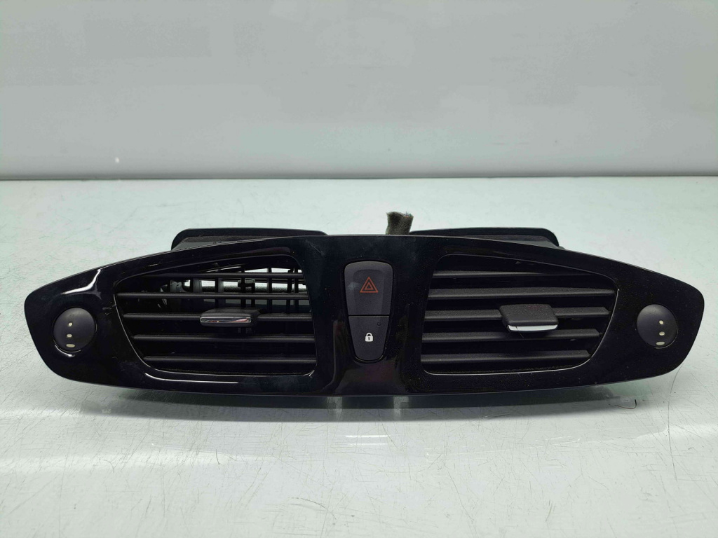 Grila aerisire centrala Renault Scenic 3 (J95) Facelift [Fabr 2009-2015] 682600031R