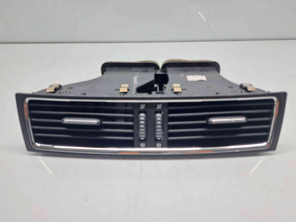 Grila aerisire centrala Skoda Superb II Combi (3T5) Facelift [Fabr 2009-2015] 3T0820951A