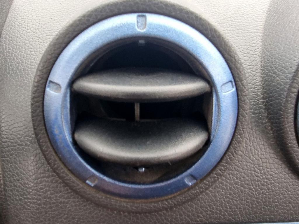 Grila aerisire centrala stanga Dacia Logan MCV (KS) [Fabr 2007-2012] 1.6 Benz K7M710 64KW / 87CP