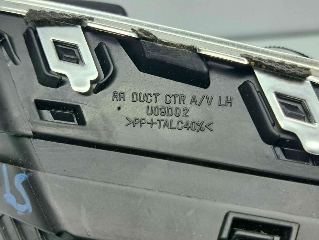 Grila aerisire centrala stanga Hyundai i40 [Fabr 2012-2019] U09D02
