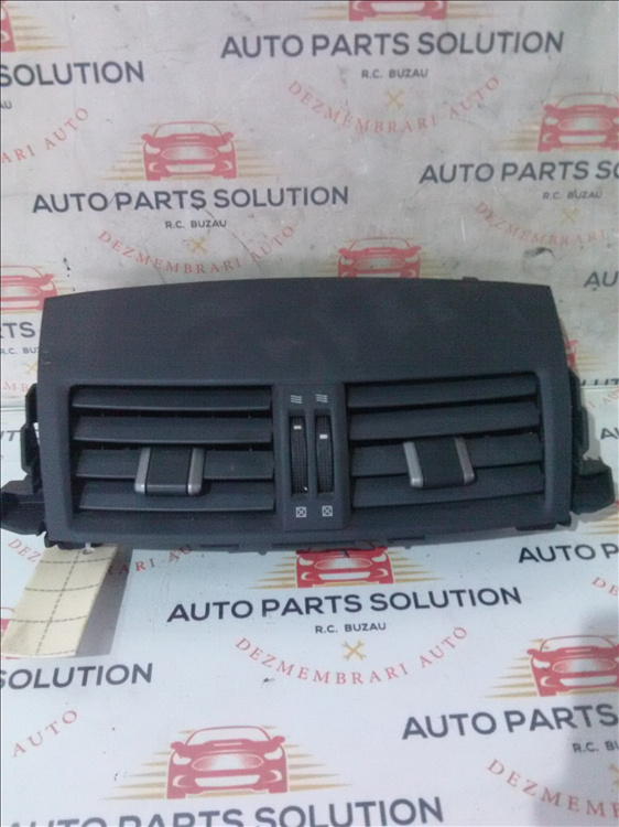 Grila aerisire centrala TOYOTA RAV 4 2.2 D an fabr. 2008