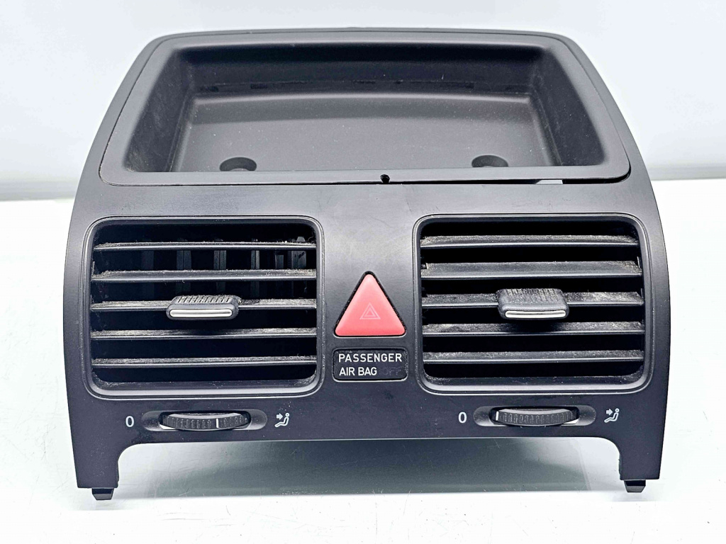 Grila aerisire centrala Volkswagen Golf 5 Variant (1K5) [Fabr 2007-2009] 1K0819743A
