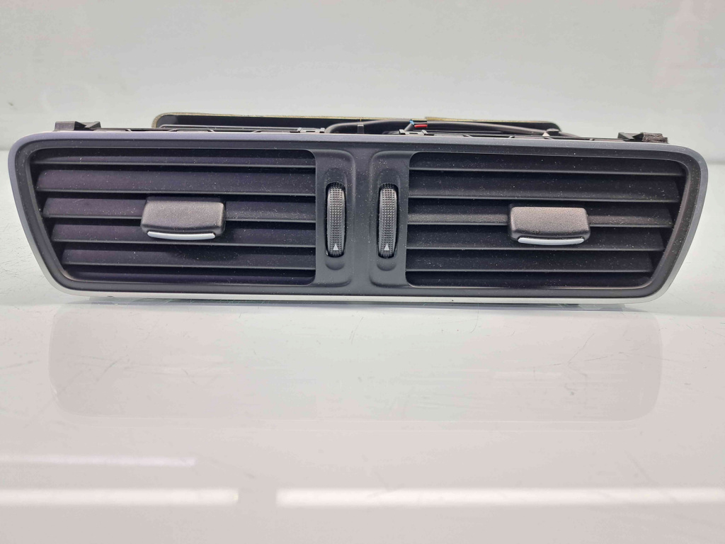 Grila aerisire centrala Volkswagen Passat CC (358) [Fabr 2012-2016] 3AC819728A