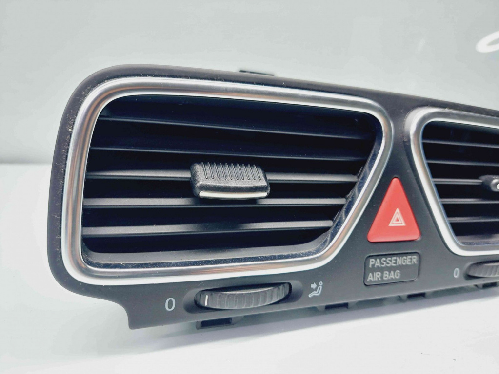 Grila aerisire centrala Volkswagen Scirocco (137) Coupe [Fabr 2008-2017] 1Q0819735C