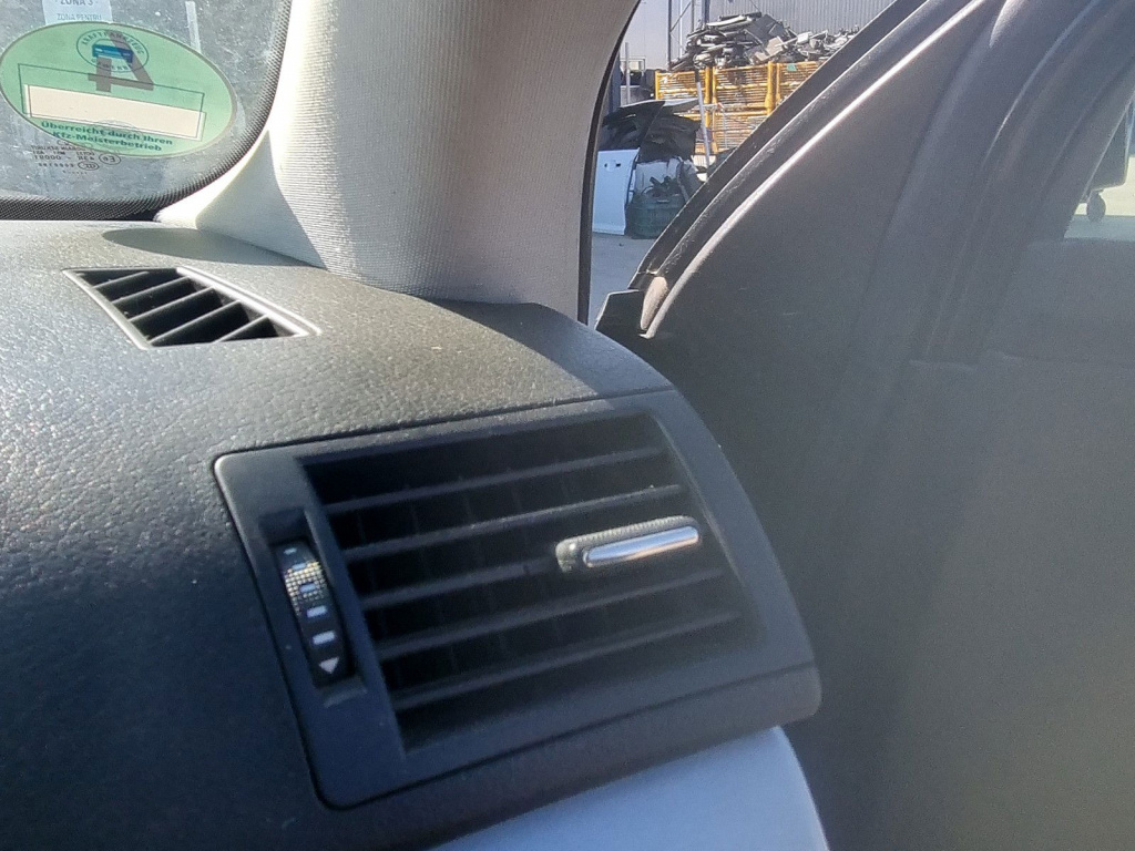 Grila aerisire dreapta AUDI A4 Avant (8ED, B7) [Fabr 2004-2008] 2.0 TDI BPW 103 KW / 140CP