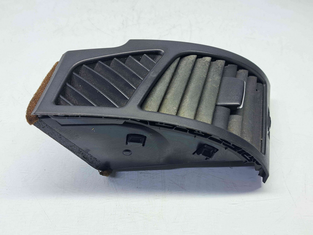 Grila aerisire dreapta Bmw 1 (E81, E87) [Fabr 2004-2010] 7059188