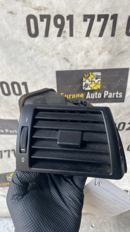 Grila aerisire dreapta BMW seria 3 E46 2.0 D an 2001 cod 8361898