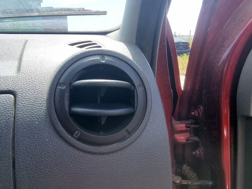 Grila aerisire dreapta Dacia Logan (LS) [Fabr 2004-2012] 1.4 Benz K7J710 55KW / 75CP