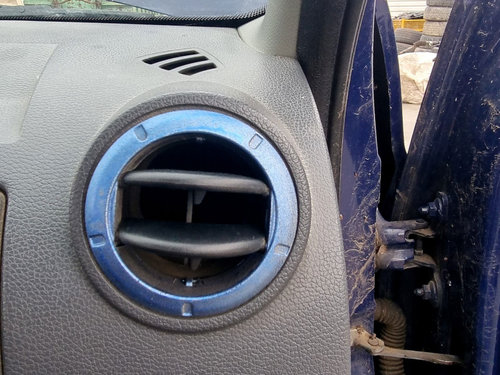 Grila aerisire dreapta Dacia Logan MCV (KS) [Fabr 2007-2012] 1.6 Benz K7M710 64KW / 87CP