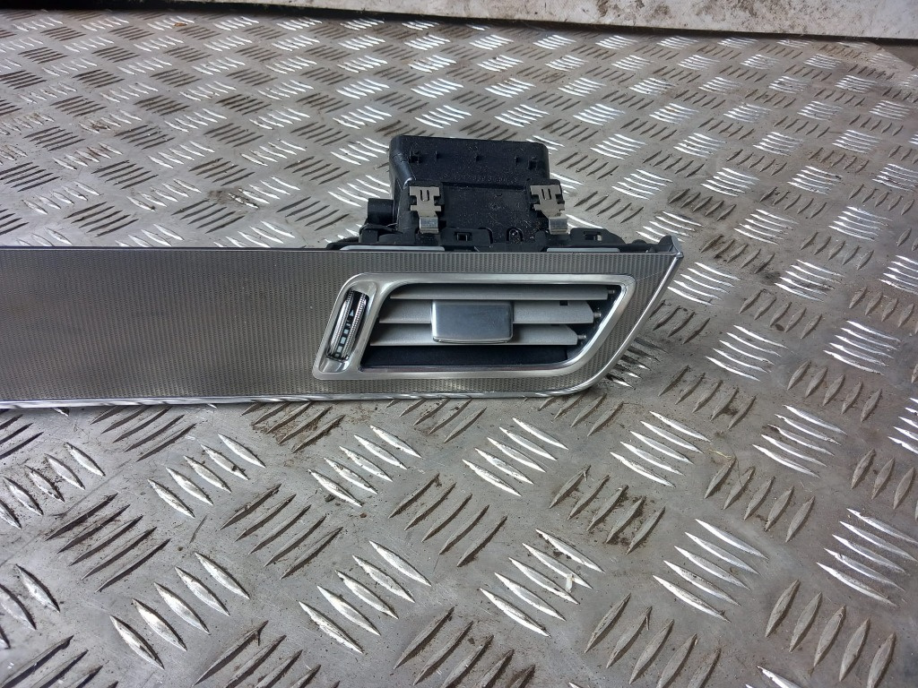 Grila aerisire dreapta Mercedes E-class W212 an 2015 cod A2128303454