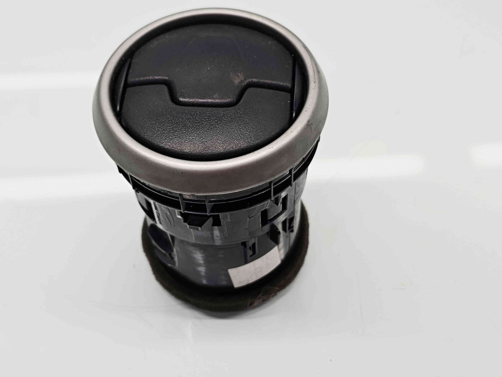 Grila aerisire dreapta Nissan Qashqai Facelift (2) [Fabr 2009-2013] 68760JD10A