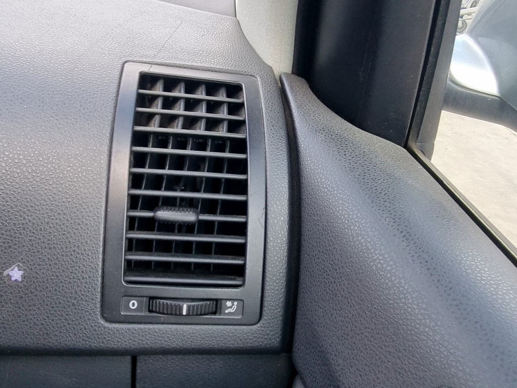 Grila aerisire dreapta Volkswagen Polo (9N) [Fabr 2001-2008] 1.2 Benz AZQ 47KW / 64CP