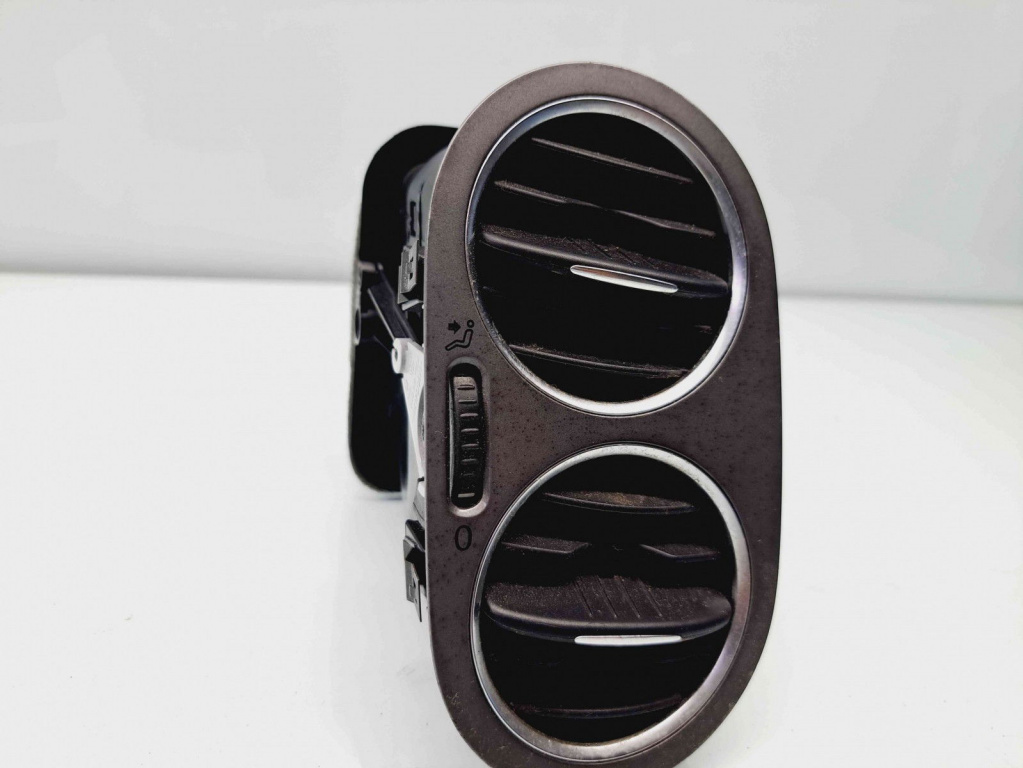 Grila aerisire dreapta Volkswagen Tiguan (5N) [Fabr 2007-2016] 5M0819710