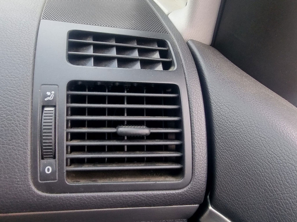 Grila aerisire dreapta Volkswagen Touran (1T1, 1T2) [Fabr 2003-2010] 2.0 TDI BKD 103 KW / 140CP