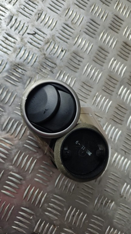 Grila aerisire Mazda 2 1.3 benzina tip motor ZJ-VE transmisie manuala,an fabricatie 2012